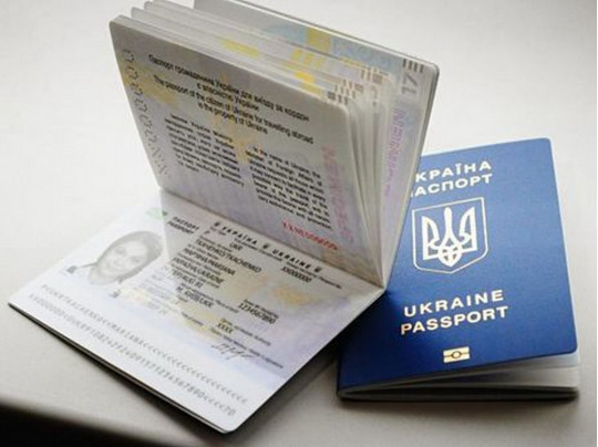 В ЕС рассказали, отменят ли украинцам безвиз