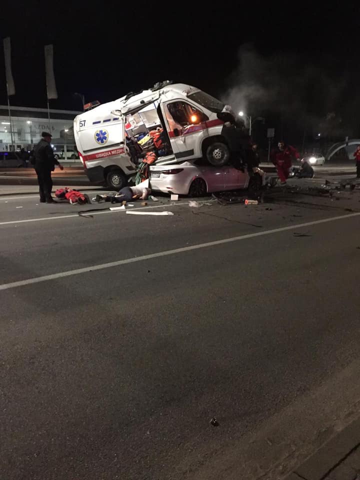 В Виннице «скорая» с пациентом попала в страшную аварию: момент происшествия попал на видео