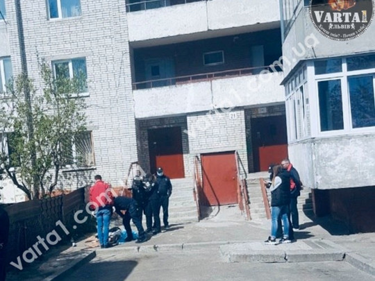 Выпала из окна 14-го этажа: во Львове при загадочных обстоятельствах погибла врач