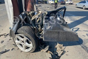 Нет живого места: на Балковской в ДТП разорвало BMW
