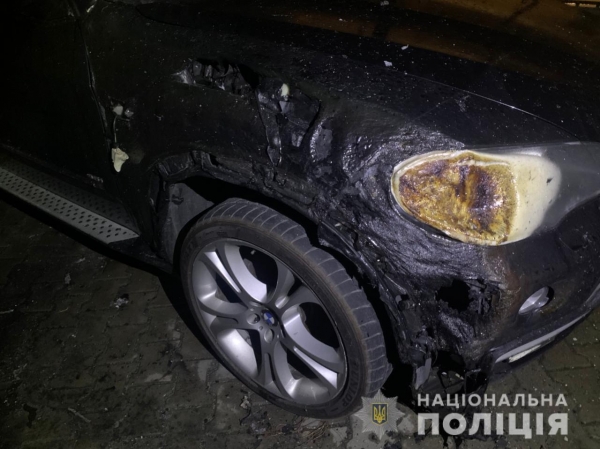 Ночью в Одессе сгорели три автомобиля Фото