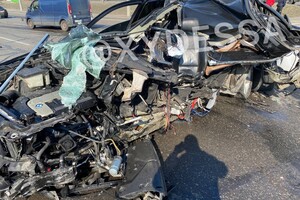 Нет живого места: на Балковской в ДТП разорвало BMW