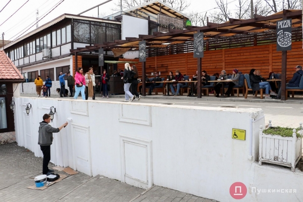 Краски, которых всем на не хватало: большая прогулка по расцветающей Одессе. Фоторепортаж
