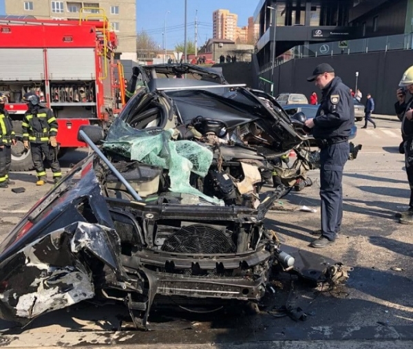 В ДТП на Балковской разорвало BMW