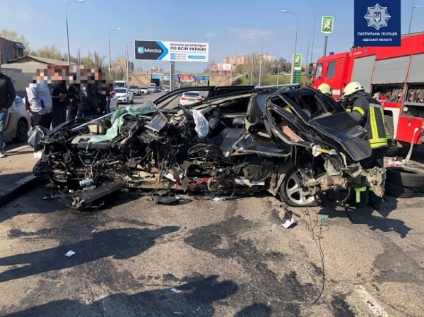 В ДТП на Балковской разорвало BMW