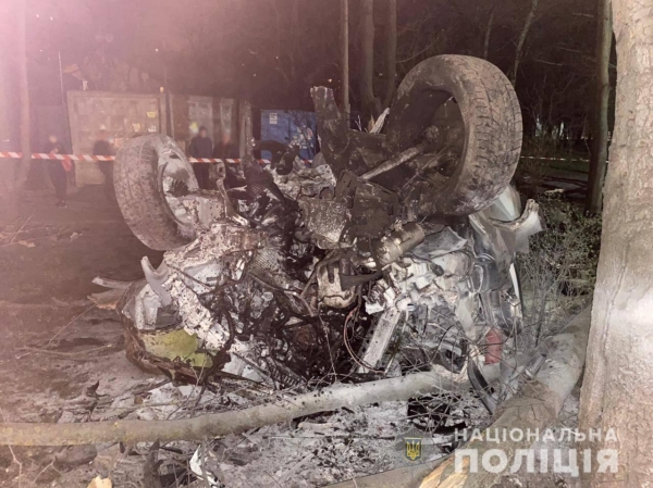 Смертельное ДТП в Одессе: автомобиль слетел с дороги и врезался в дерево. Фото, обновлено