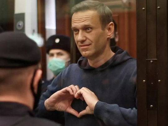 «Мною зараз можна лякати дітей»: Навальний перетворився в камері на «скелет»