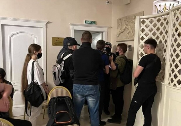 "Разрушают наши семьи": в Одессе активисты сорвали мероприятие для феминисток