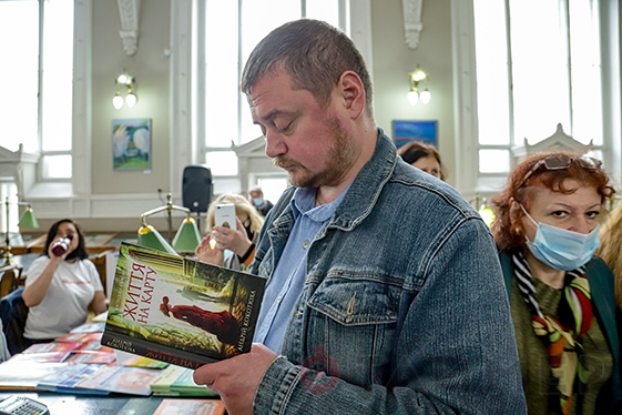 Главная библиотека Одессы проводит выставку украинских книг 