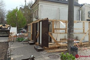 Конец эпохи: на Дерибасовской начали сносить ярмарку 