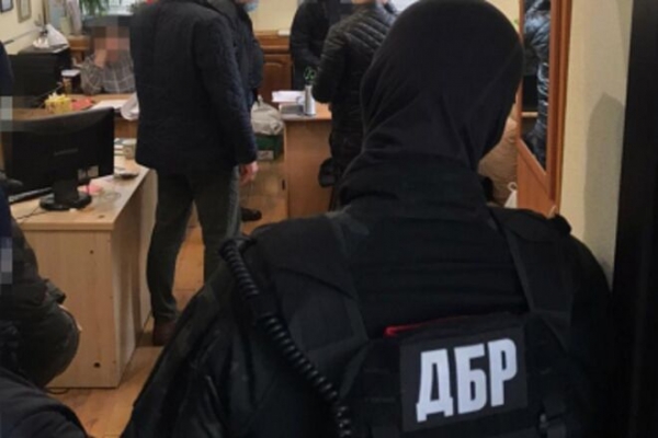 
                                                                        Госбюро расследований обыскивает Федерацию профсоюзов
                                                                                                                                                                                                                    