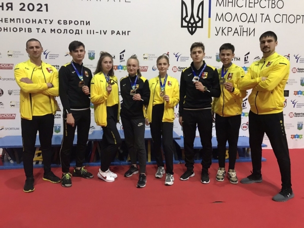 Одесские каратисты привезли все виды медалей из Киева 
