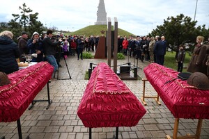 Под Одессой перезахоронили останки воинов: пятеро из них были моряками