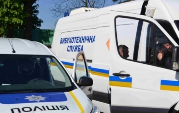В Киеве "заминировали" аэропорт и ряд больниц