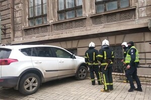 "Героиня дня": в центре Одессы женщина сбила парковщика