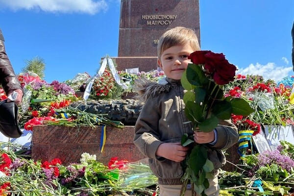 Автопробег, оркестр и драка на Аллее Славы: как проходит 9 мая в Одессе (обновлено)