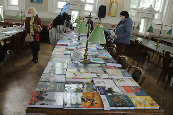 Главная библиотека Одессы проводит выставку украинских книг 