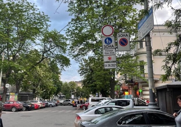 Пешеходная зона: в центре Одессы появились новые дорожные знаки 