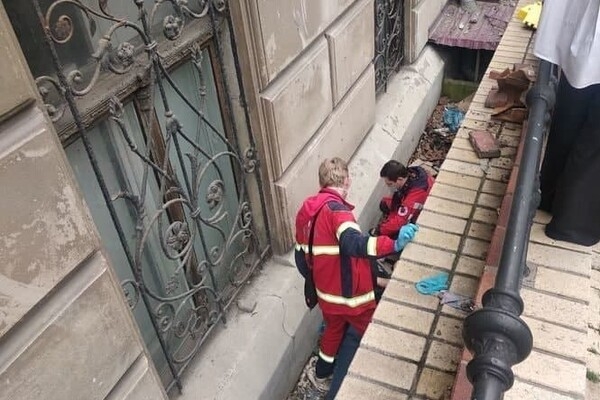 "Героиня дня": в центре Одессы женщина сбила парковщика