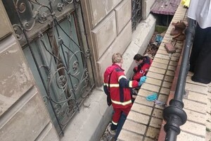 "Героиня дня": в центре Одессы женщина сбила парковщика