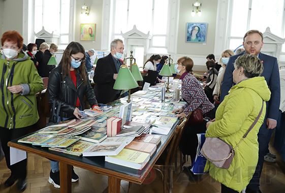 Главная библиотека Одессы проводит выставку украинских книг 