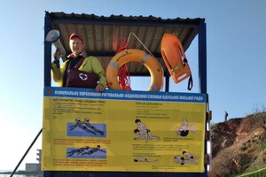 Купальный сезон открыт: на одесских пляжах начали дежурить спасатели