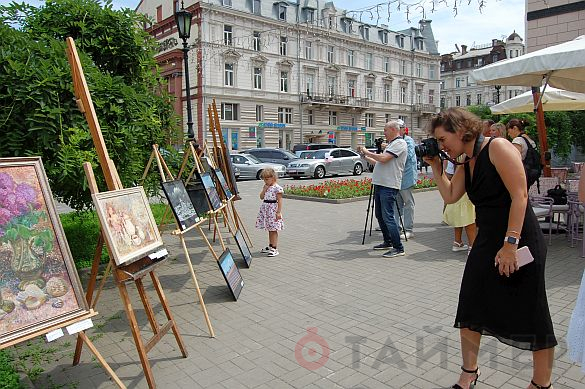 Одесские художники показали выставку «Франция в моём сердце»
