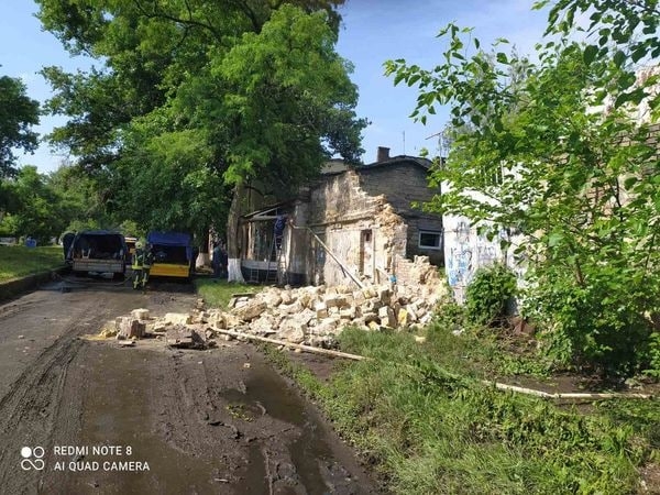 В Одессе ругнула стена дома и повредила газовую трубу