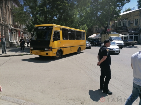 В Одессе перекрыли дорогу в знак протеста против сноса старинных зданий 