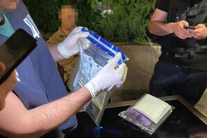 10 000 долларов за должность: в Одессе на взятке поймали чиновника ВМС
