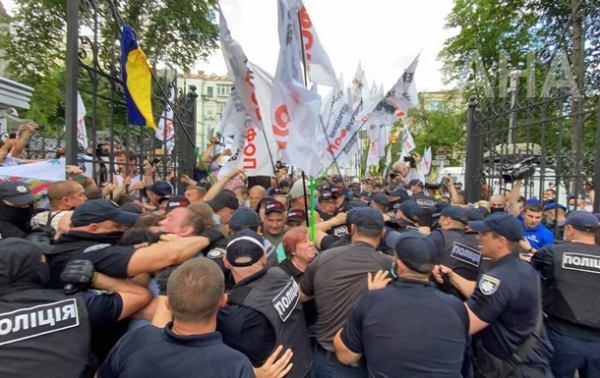 Стычки ФОПов с полицей продолжились под ОП