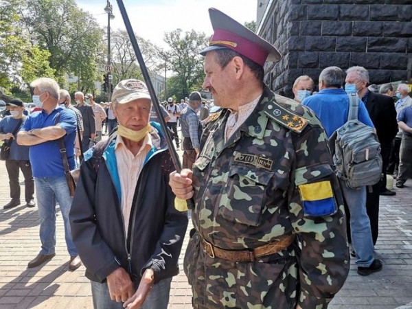 
                                                                        Пенсионеры-силовики пришли под Кабмин требовать перерасчета выплат
                                                                                                                                                                                                                    