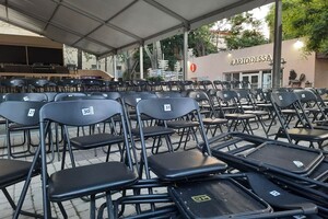 Лаундж-зона вместо бесплатной выставки: Летний театр Одессы перестроили в концертную площадку