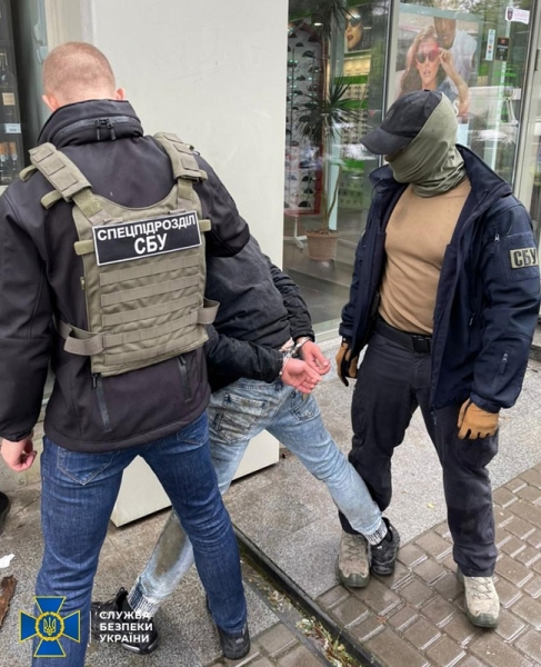 Сотрудница одесской полиции приторговывала изъятым в виде вещдока кокаином