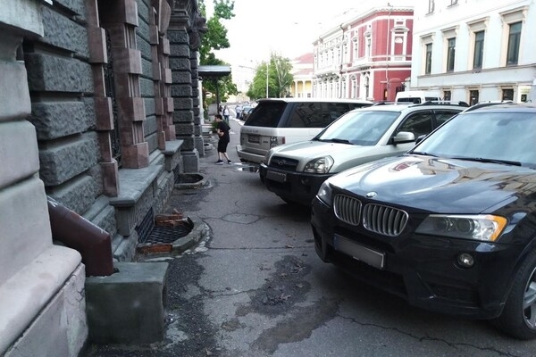 Найдут чем удивить: свежая фотоподборка наглых водителей в Одессе