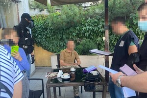 10 000 долларов за должность: в Одессе на взятке поймали чиновника ВМС