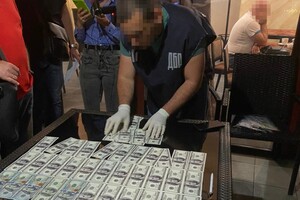 10 000 долларов за должность: в Одессе на взятке поймали чиновника ВМС