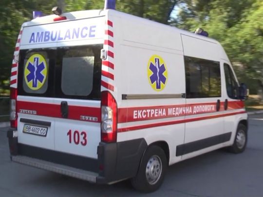 Перелом черепа в декількох місцях і струс мозку: у Львові на 8-річного хлопчика в парку впало дерево