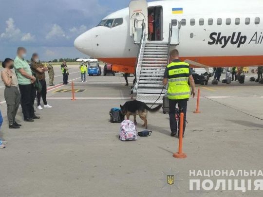 «Замінування» літака в «Борисполі»: поліція встановлює особу зловмисника