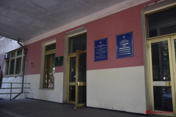 Одесский экологический инспектор вымогал 1500 долларов у магазина и попал под арест