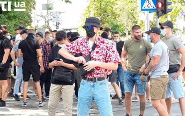 На ЛГБТ-акции под Офисом президента потасовки