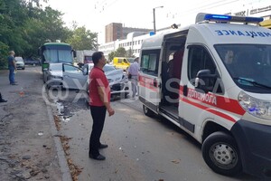 Два схожих ДТП: в Одессе водителям троллейбуса и маршрутки стало плохо за рулем