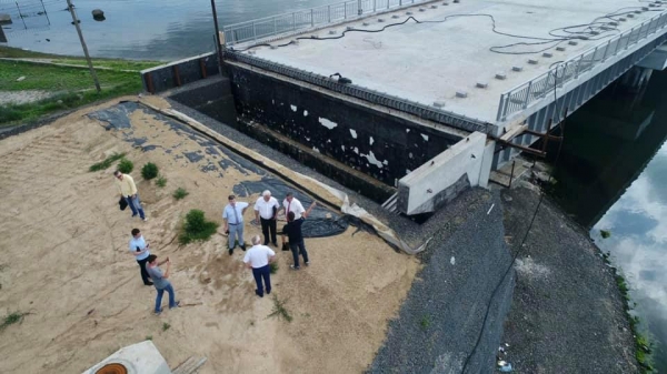 Строительство невезучего моста из Одессы в Ильичёвск снова остановили: под сооружением «поплыл» грунт