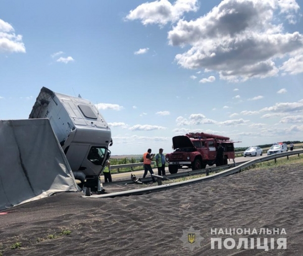 Трасса Одесса — Киев частично перекрыта из-за рассыпавшегося рапса