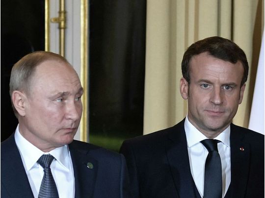 «Деструктивні дії Києва»: Путін поскаржився Макрону на Україну
