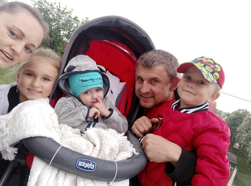 «Щоб зупинити фонтан крові з горла дитини, один лікар чотири години затискав судину, а троє інших переливали малюкові свою кров»