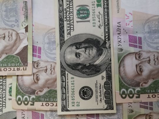 В Україні змінилися правила покупки доларів