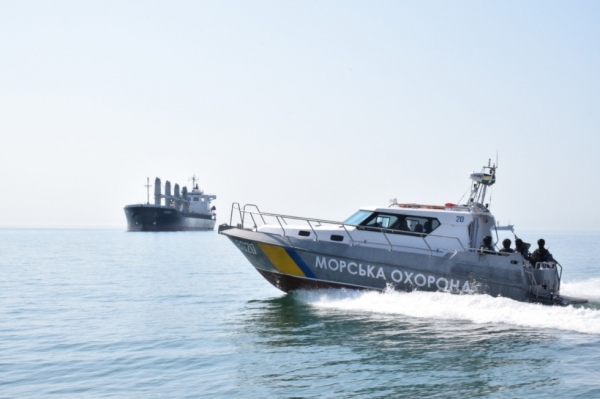 Штраф — 5600 долларов: иностранный зерновоз запачкал море возле Ильичёвска 