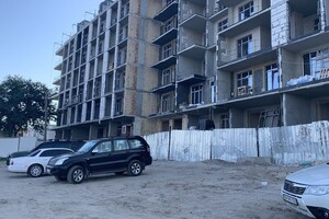 Стройка и немного отдыхающих: как выглядят пляжи в районе Успенского монастыря