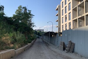 Стройка и немного отдыхающих: как выглядят пляжи в районе Успенского монастыря